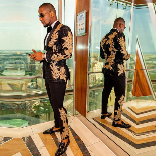 Black Men Suits With Gold Embroidery Beads 2 Pieces Peacked Lapel Designer Blazers Wedding Tuxedos Groom Wear Jacket +Pants 2021