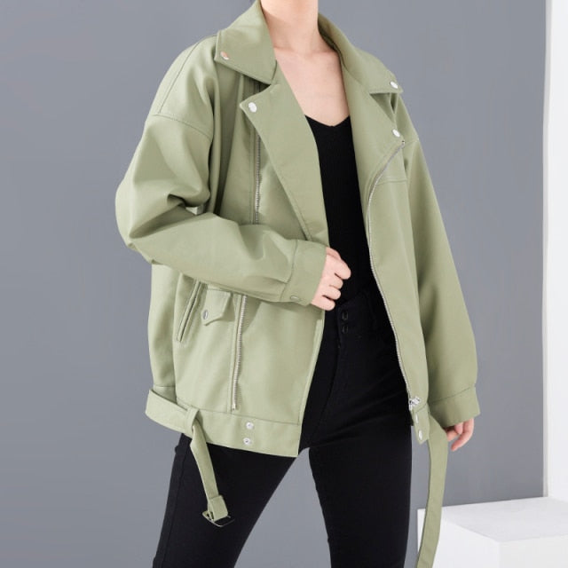 [EAM] High Quality 2022 Spring Black PU Leather Loose Turn-down Collar Zipper Fashion New Women's Wild Jacket LA938